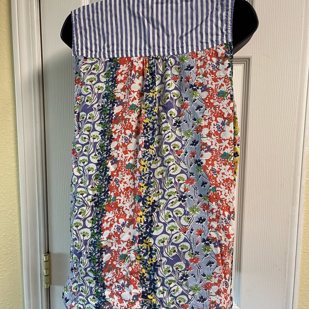 Sleeveless Floral Patchwork V-Neck Top in Multi - Picture 3 of 6